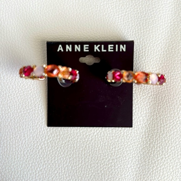NWT Anne Klein Gold Tone Pink Multi Stone C Hoop Earrings. Women’s OS. - Picture 2 of 3